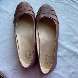 Tan leather flat shoes